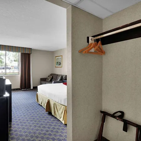 Ramada By Wyndham Jacksonville I-95 By Butler Blvd-2