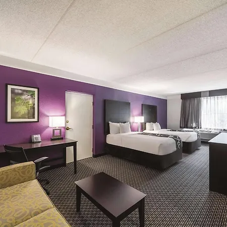 La Quinta Inn & Suites By Wyndham San Antonio Downtown-2