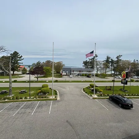 Super 8 By Wyndham Bridgeview Of Mackinaw City-2