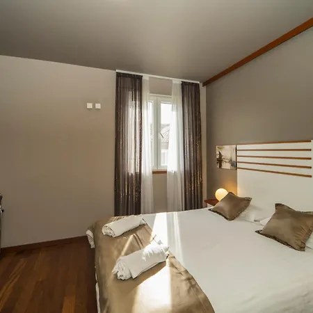 Luxury Rooms And Apartment Silente Bacvice-2