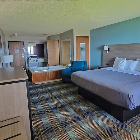 Americinn By Wyndham Saint Ignace Lakefront-3