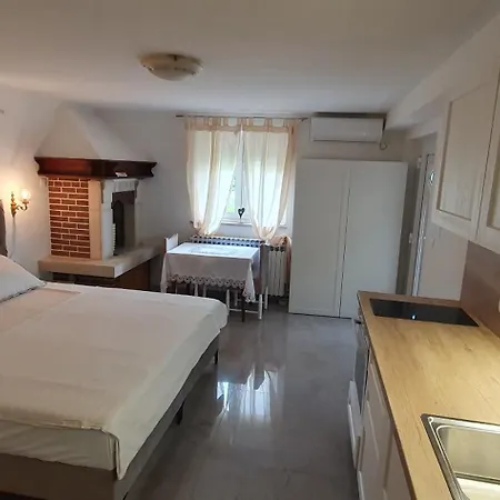 Aneli Rooms & Apartament-3