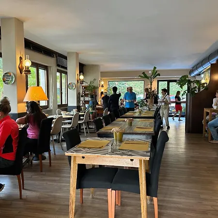 B City Hotel Bardolino-3