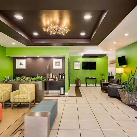 Clarion Inn & Suites Russellville I-40-3