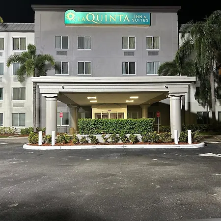 La Quinta Inn & Suites By Wyndham Sawgrass-3
