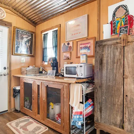 Artesia Hilltop Cabin-2