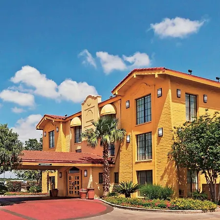 Super 8 By Wyndham San Antonio Near Seaworld Ingram Park-2