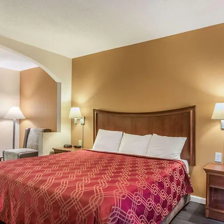 Econo Lodge Inn & Suites Marietta Near Dobbins Arb-2