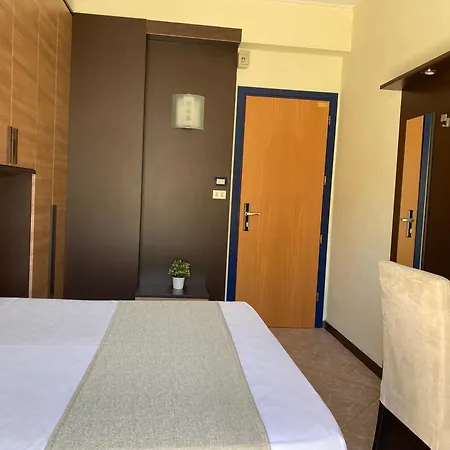 Golf Hotel-2