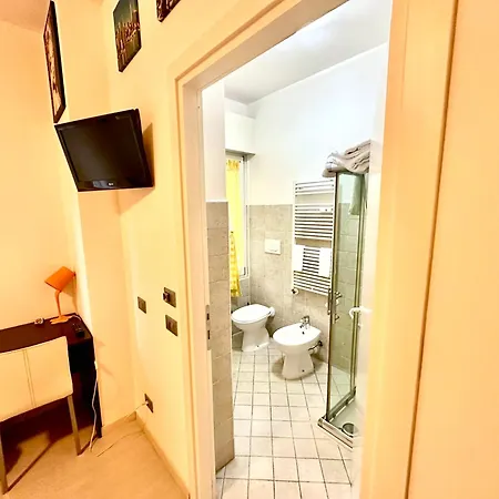 Ai Giardini Rooms -Vicino Ospedale Borgo Trento E Centro Storico-2