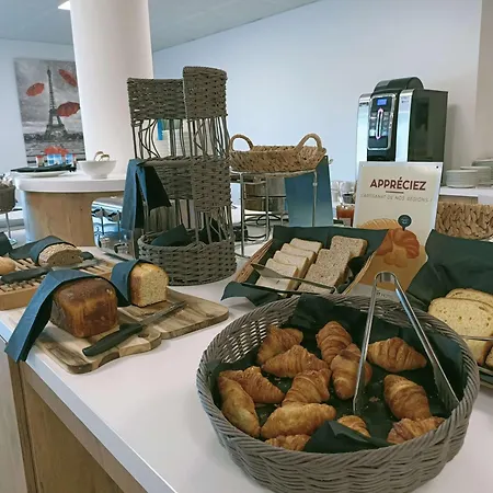 Brit Hotel Confort Loches-2