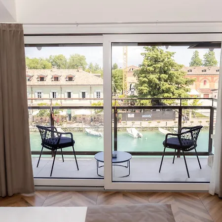 C House Rooms Lake-2