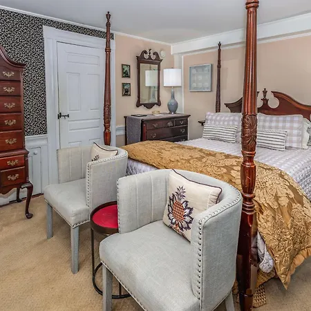Holiday Guest House Bed & Breakfast-3