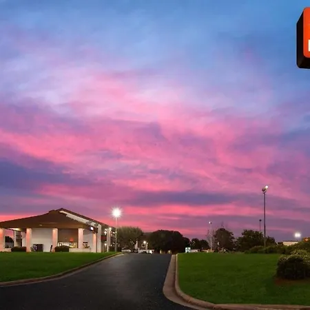 Econo Lodge-3