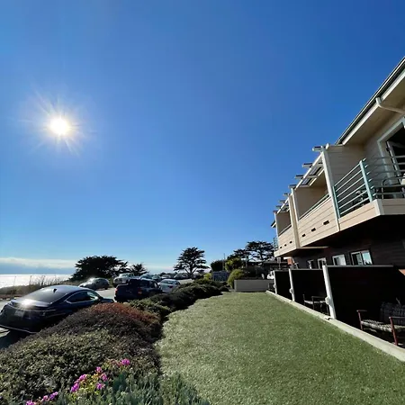 Cambria Landing Inn And Suites-2