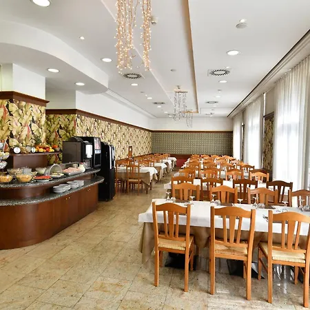 Hotel Innocenti-3