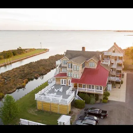 The Burrus House Inn Waterfront Suites-2