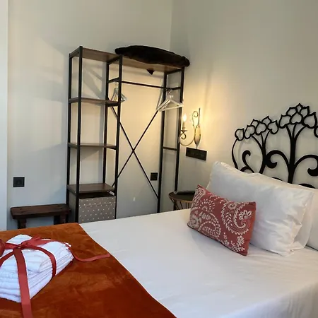 Claren'S Boutique Rooms-3