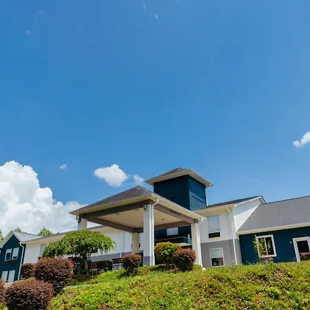 Clarion Pointe-Dillard Near Blue Ridge Mountains-3