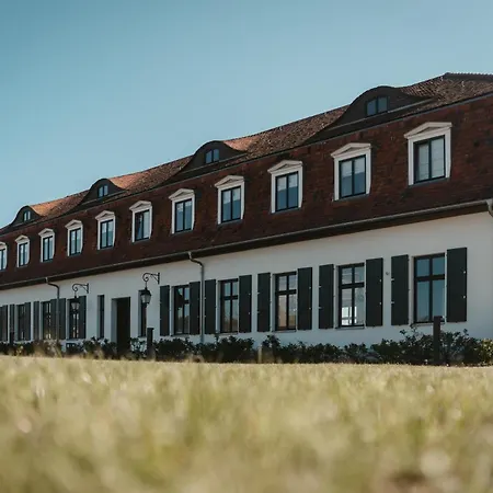 Gut Sarnow - Hotel, Restaurant und Reitanlage-3