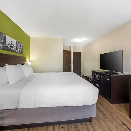 Sleep Inn & Suites Salina I-135-2