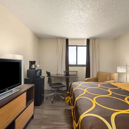 Super 8 By Wyndham Dodge City-3