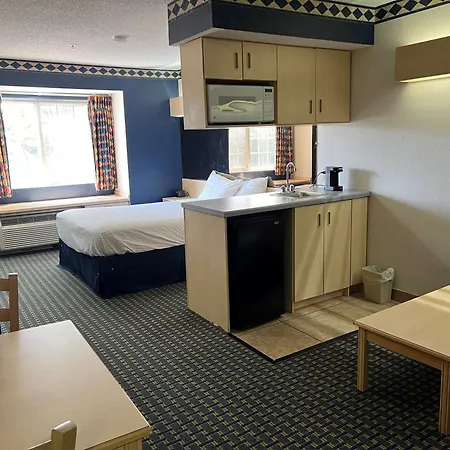 Days Inn & Suites By Wyndham Hutchinson-3