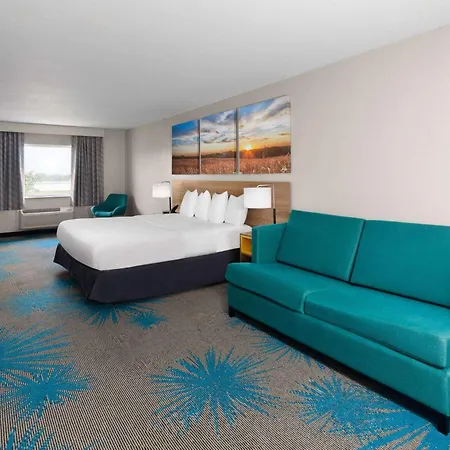 Days Inn & Suites By Wyndham Morris I-80-2