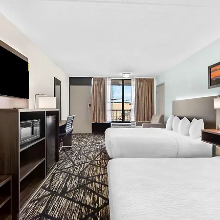 Clarion Inn & Suites Near The Leconte Center Pigeon Forge-2