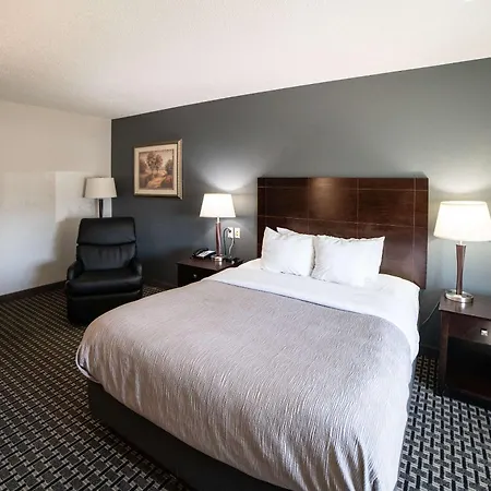 Quality Inn & Suites Watertown Near Prairie Lakes Ice Arena-3
