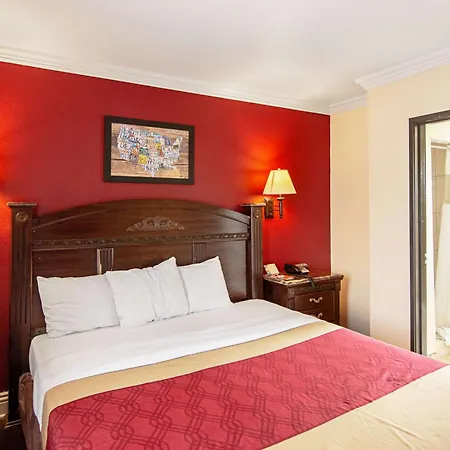 Econo Lodge Long Beach I-405-2