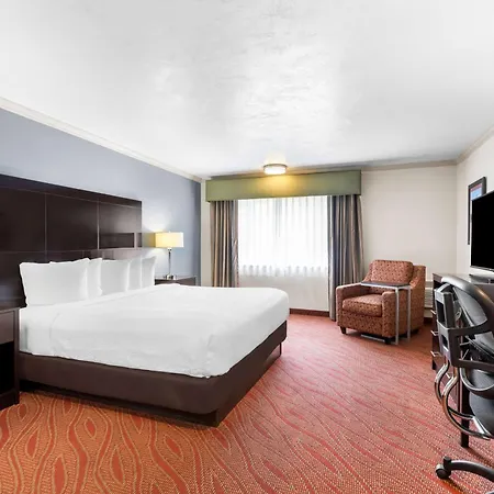 Best Western Plus Parkway Inn-3