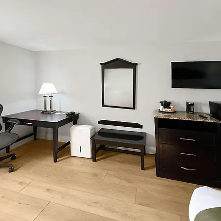 Quality Inn Fort Wayne-3