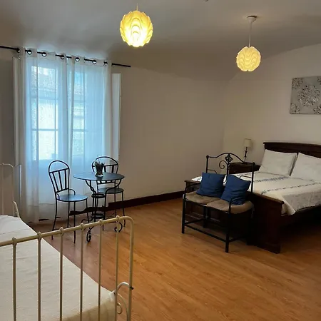 Avis Guesthouse-2