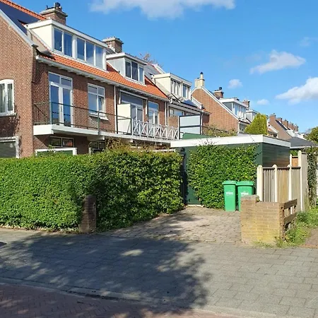 Cozy Garden House Kijkduin Beach-3