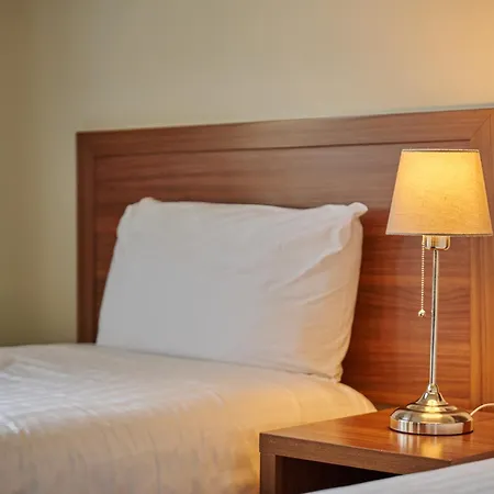 Discovery Inn - Leeds-3