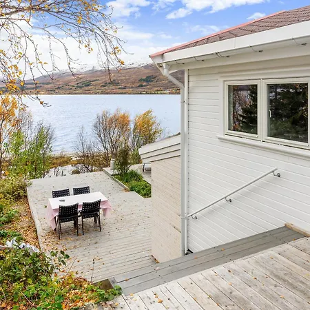 Hakoyvegen 151 Lodge With 2 Bedrooms , Waterfront , Tromso-2