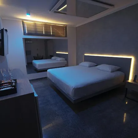 Paris Motel-2