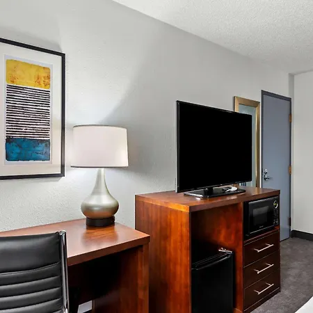 Comfort Inn & Suites Staunton-2