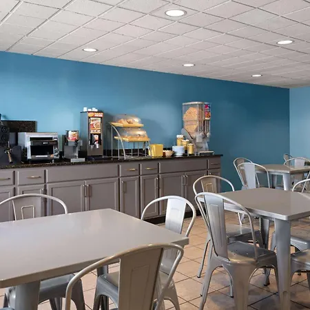 Days Inn By Wyndham Neenah-3