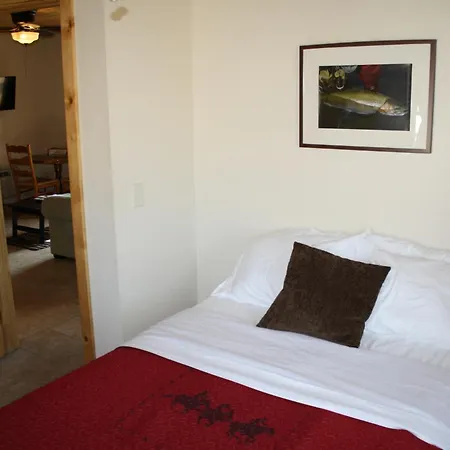 The Historic Wapiti Lodge-3