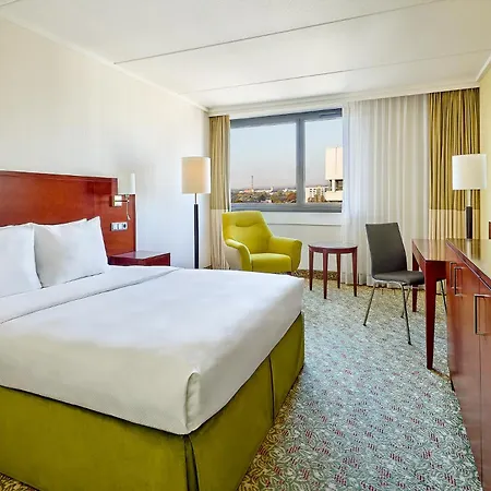 Courtyard by Marriott Düsseldorf Seestern-3