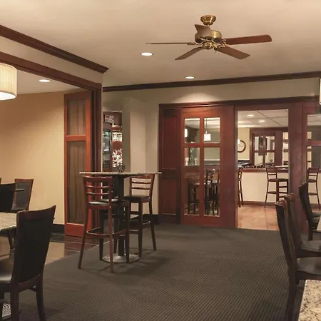 Radisson Hotel & Conference Center Rockford-2
