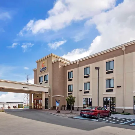 Comfort Inn & Suites-3