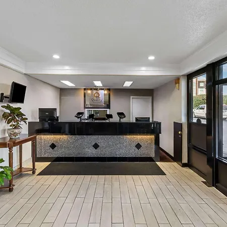 Quality Inn Marietta Near Dobbins Arb-3