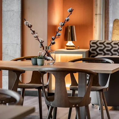 AC Hotel Palacio Universal by Marriott-3