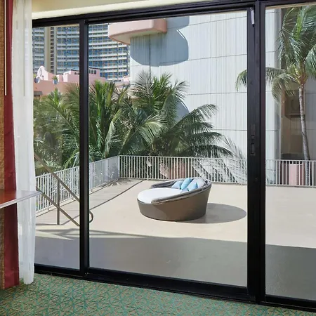 Outrigger Waikiki Beach Resort-3