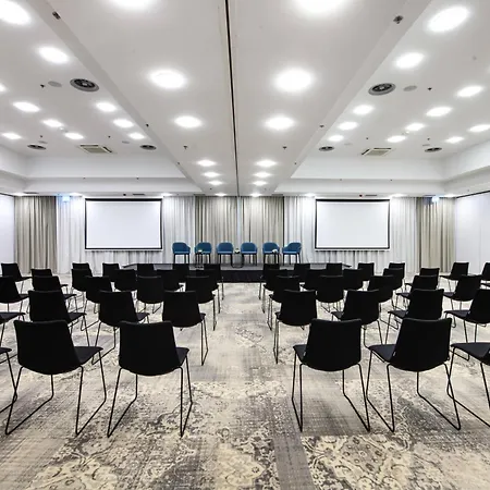 Courtyard By Marriott Warsaw Airport-2