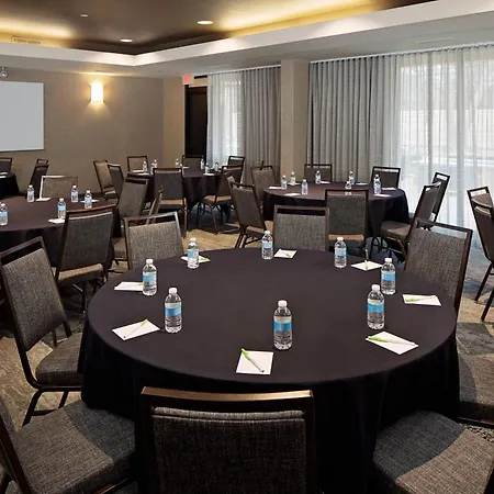 Courtyard By Marriott Richmond Airport-3