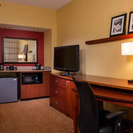 Courtyard By Marriott Richmond West-3